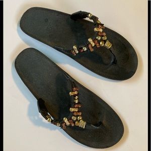 Grandco gold/bronze beaded flips sz 10, $16